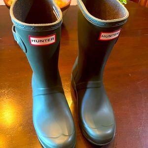 Women’s short rubber boots.